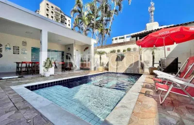 Casa térrea no guarujá, enseada, com área gourmet, 5 vagas de garagem e 4 suítes externas para locação