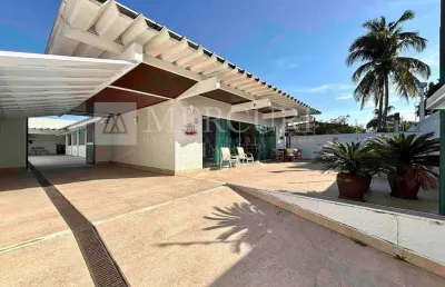 Casa no guarujá, enseada, 3 suítes e há 200 metros da praia- mercuri imóveis - imobiliária no guarujá