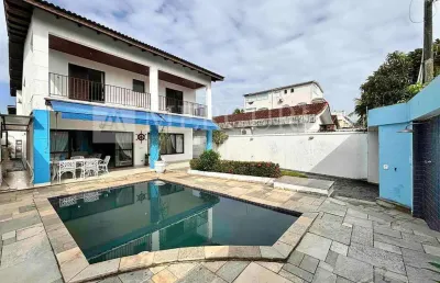 Casa no guarujá, enseada, 4 quartos, sala para 4 ambientes, sacada, piscina e churrasqueira - mercuri imóveis - imobiliária no guarujá