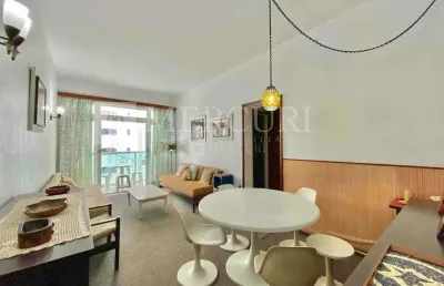 Apartamento no guarujá, pitangueiras, 2 quartos, sala para 2 ambientes e sacada com vista para o mar  - mercuri imóveis - imobiliária no guarujá