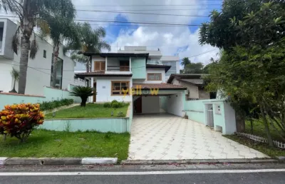 Casa em condomínio fechado em arujá: 4 dormitórios, 1 suíte, 4 banheiros.