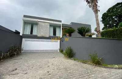 <p>descubra o seu novo lar no condomínio arujazinho i, ii e iii, uma verdadeira joia localizada em arujá, que combina conforto, segurança e praticidade. esta impressionante casa de 4 dormitórios