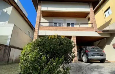 Casa em arujazinho iv: 4 dormitórios em condomínio fechado