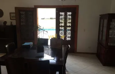 Descubra o seu novo lar em parque santa tereza, santa isabel! esta encantadora casa oferece uma ampla área útil de 400 m², perfeita para acomodar sua família com conforto e estilo. com 5 dormitórios,