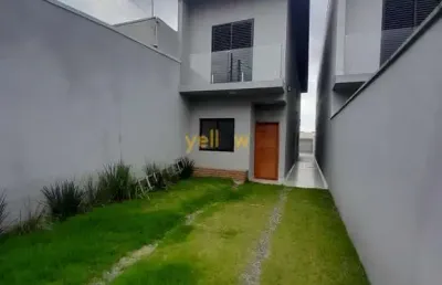 Venda de casa em jordanópolis, arujá: 120m², conta uma ampla sala, cozinha bem arejada, uma area gourmet excelente, lavabo e area de lavanderia separada e ampla, com 3 suítes todas com ponto de ar con