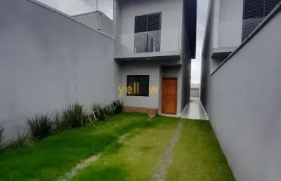 Venda de casa em jordanópolis, arujá: 120m², conta uma ampla sala, cozinha bem arejada, uma area gourmet excelente, lavabo e area de lavanderia separada e ampla, com 3 suítes todas com ponto de ar con