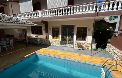 Casa no condominio v em arujá: 3 suítes, 245m² por r$2.000.000