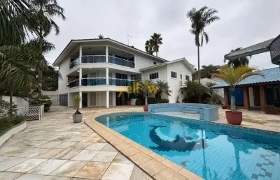 Casa em condomínio fechado em arujá, 5 suítes, 982m² à venda e locação