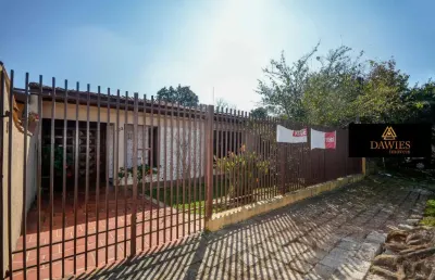 Vende-se casa no cajuru (duas residências no mesmo terreno)