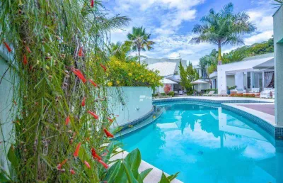 Casa com 5 dormitórios à venda, 571 m² por r$ 4.500.000,00 - pernambuco i - guarujá/sp