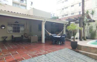Casa disponivél para venda e locação anual no guarujá - à poucos metros da praia na enseada.