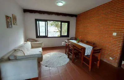 Espaçosa casa térrea com 03 dormitórios na praia da enseada!! oportunidade!! ampla área externa e quintal! lado bairro!!