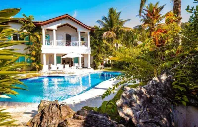 Casa em condomínio fechado com 5 quartos para alugar na Rua México, Praia de São Pedro, Guarujá