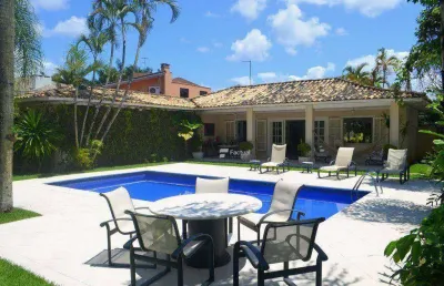Casa com 5 dormitórios, 400 m² - venda por r$ 2.600.000,00 ou aluguel por r$ 13.000,00/mês - acapulco - guarujá/sp