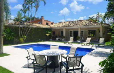 Casa com 5 dormitórios, 400 m² - venda por r$ 2.600.000,00 ou aluguel por r$ 13.000,00/mês - acapulco - guarujá/sp