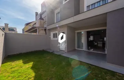 Casa nova em condomínio, 03 quartos 01 suíte e rooftop amplo!