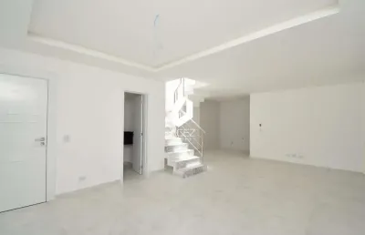 Sobrado em condomínio à venda bairro hauer, 03 quartos e 02 vagas!