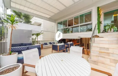 Casa mobiliada, piscina aquecida com spa, 03 suíte e elevador!