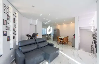 Quadriplex de esquina, novo com 180m² terraço e terreno amplo.