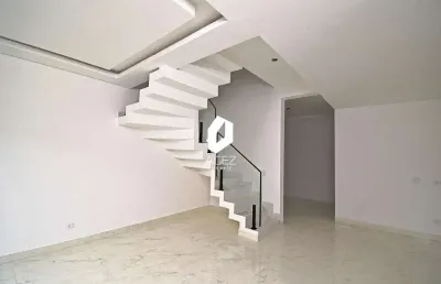 Sobrado novo a venda no xaxim, 3 quartos sendo uma suíte.