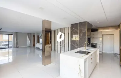 Casa em condomínio, com 04 quartos 01 suíte e 4 vagas de garagem!