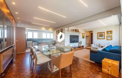 Apartamento reformado no mercês, 3 quartos sendo 1 suíte. 2 vagas de garagem