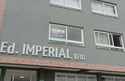 Apartamento de 2 dormitórios, sendo 1 suíte, elevador, e box fechado, no centro