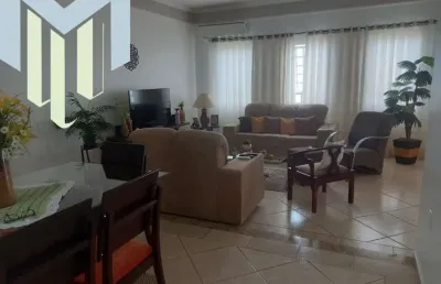 Casa à venda  jardim colibri marilia ,com 03 dormitórios sendo uma suíte,sala 02 ambientes,01 apartamento nos fundos,02 vagas cobertas, ótimo comercio na redondeza .