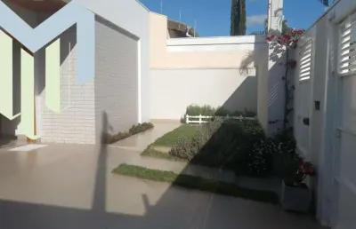Casa á venda jd luciana com 03 dormitórios,sendo 1 suíte e duas demi suíte,piscina,planejados,escritório,despensa,lavanderia,04 vagas.