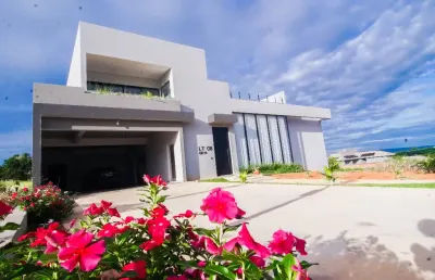 Casa à venda no condomínio palavra da vida em caldas novas: amplos espaços e vista deslumbrante!