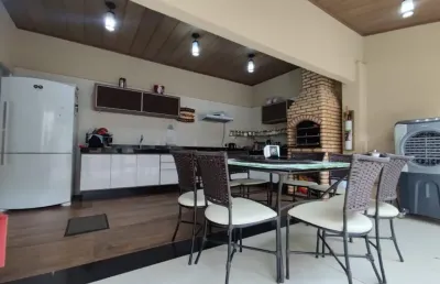 Casa belíssima mobiliada , climatizada e pronta para morar a venda.