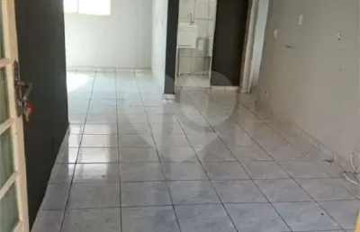 Apartamento no condomínio residencial jardim das torres.