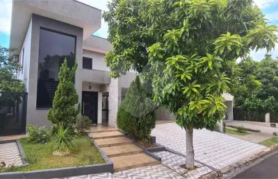Casa térrea no condomínio jardim botânico , localizado na cidade bady bassit/sp .