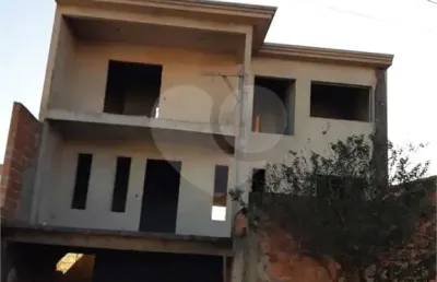 Casa com 3 quartos à venda na Rua Carlos Duarte de Souza, 45, Jardim de Cresci, São Carlos