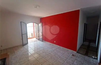 Casa com 3 quartos para alugar na Avenida São Carlos, 2784, Centro, São Carlos