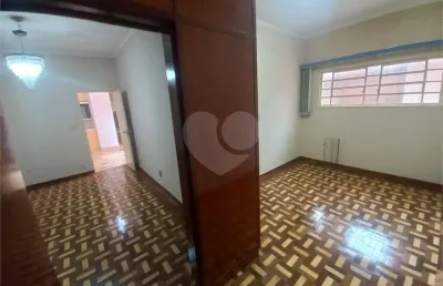 Casa com 3 quartos para alugar na Rua Vinte e Oito de Setembro, 1994, Centro, São Carlos