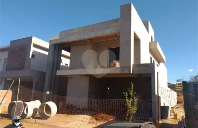 Casa/sobrado em construção no residencial 4 faber-castell