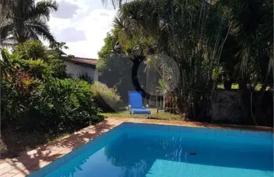 Casa térrea com piscina para venda no parque santa marta