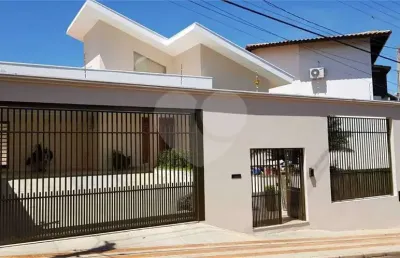 Casa com 3 quartos à venda na Rua Genésio Benjamin, 340, Parque Santa Mônica, São Carlos