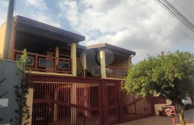 Casa à venda na rua principal do parque fehr com aquecedor solar