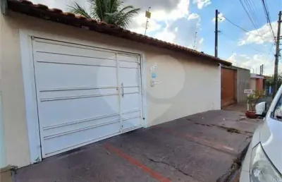 Casa á venda, com 03 dormitórios, em são carlos-sp.