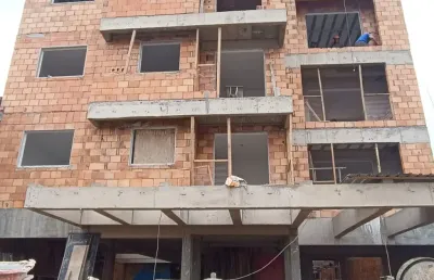 Cobertura duplex com três terraço e suíte no centro de pinhais