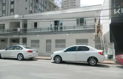 Casa com 4 quartos para alugar na Rua 258, 74, Meia Praia, Itapema