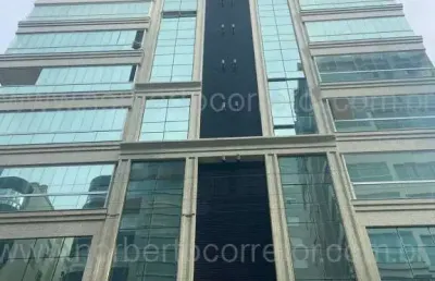 Apartamento à venda na Rua 319, 78, Meia Praia, Itapema
