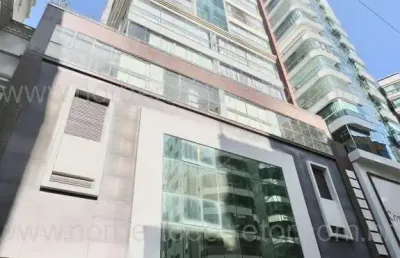 Apartamento à venda na Rua 254, 133, Meia Praia, Itapema
