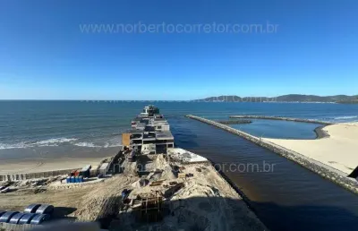 Apartamento à venda na Rua 321, 20, Meia Praia, Itapema