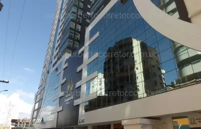 Apartamento à venda na Rua 208, 90, Meia Praia, Itapema