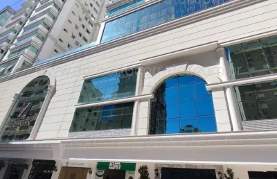 Apartamento à venda na Rua 238, 165, Meia Praia, Itapema