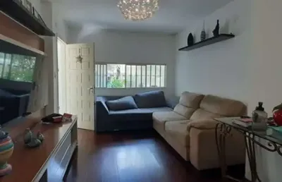Casa térrea, com quintal, e varias vagas de garagem - fl22