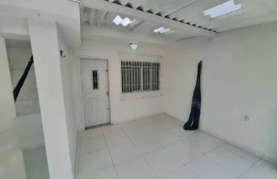 Casa com 2 quartos para alugar na Rua Daniel José Pereira, 3, Rio Pequeno, São Paulo